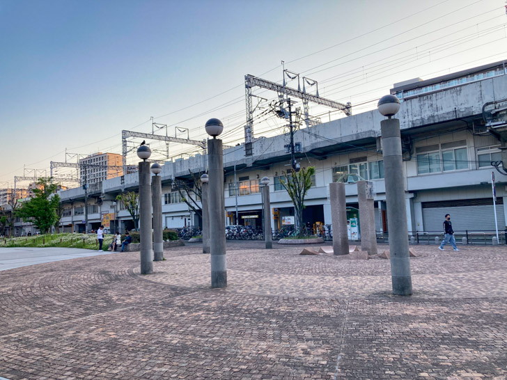 【博多区】「音羽公園」博多駅そばの憩いの場 モニュメントと石製の時計台